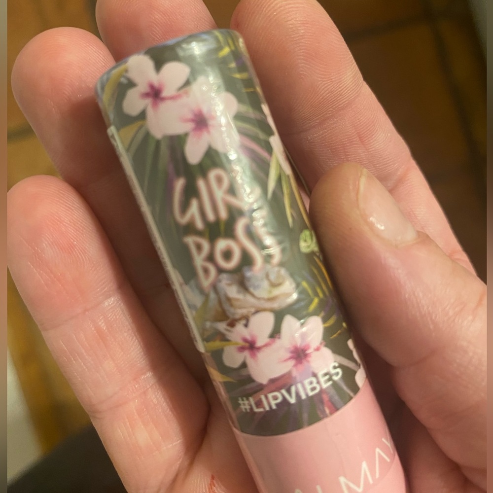 ✅🆕✅ 
Almay “Lip Vibez” Lipstick 💄